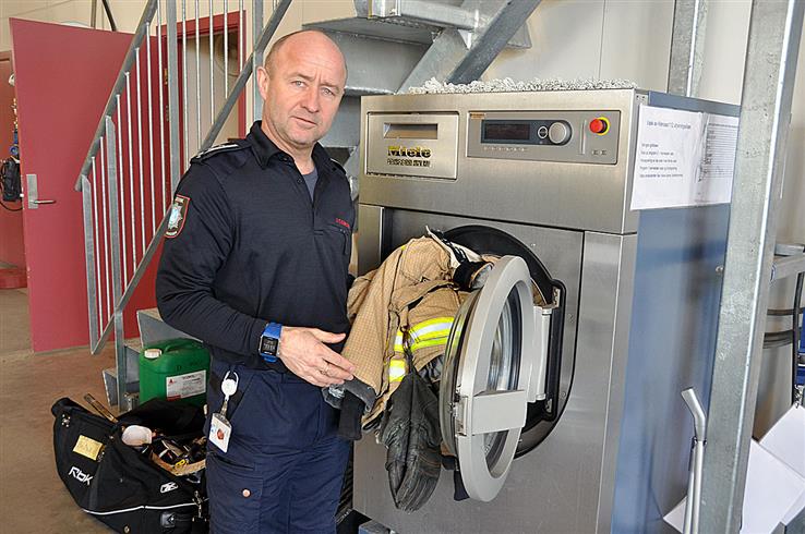 Brannklærne må håndteres riktig, påpeker brannsjef Jan Tore Karlsen.