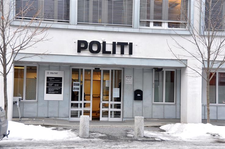 En polititjenestemann utnyttet sin stilling ved Gjøvik politistasjon på flere måter, fastslår Gjøvik tingrett.