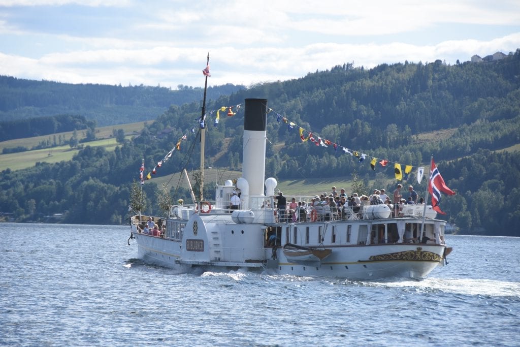 Når Mjøsas hvite svane legger ut på neste sesong, må rullestolbrukere stå igjen på land.